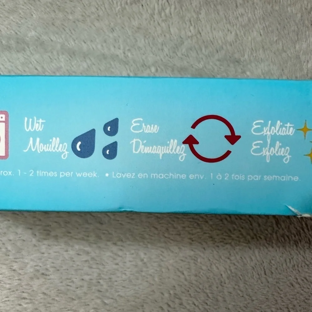 MakeUp Eraser effortlessly remove